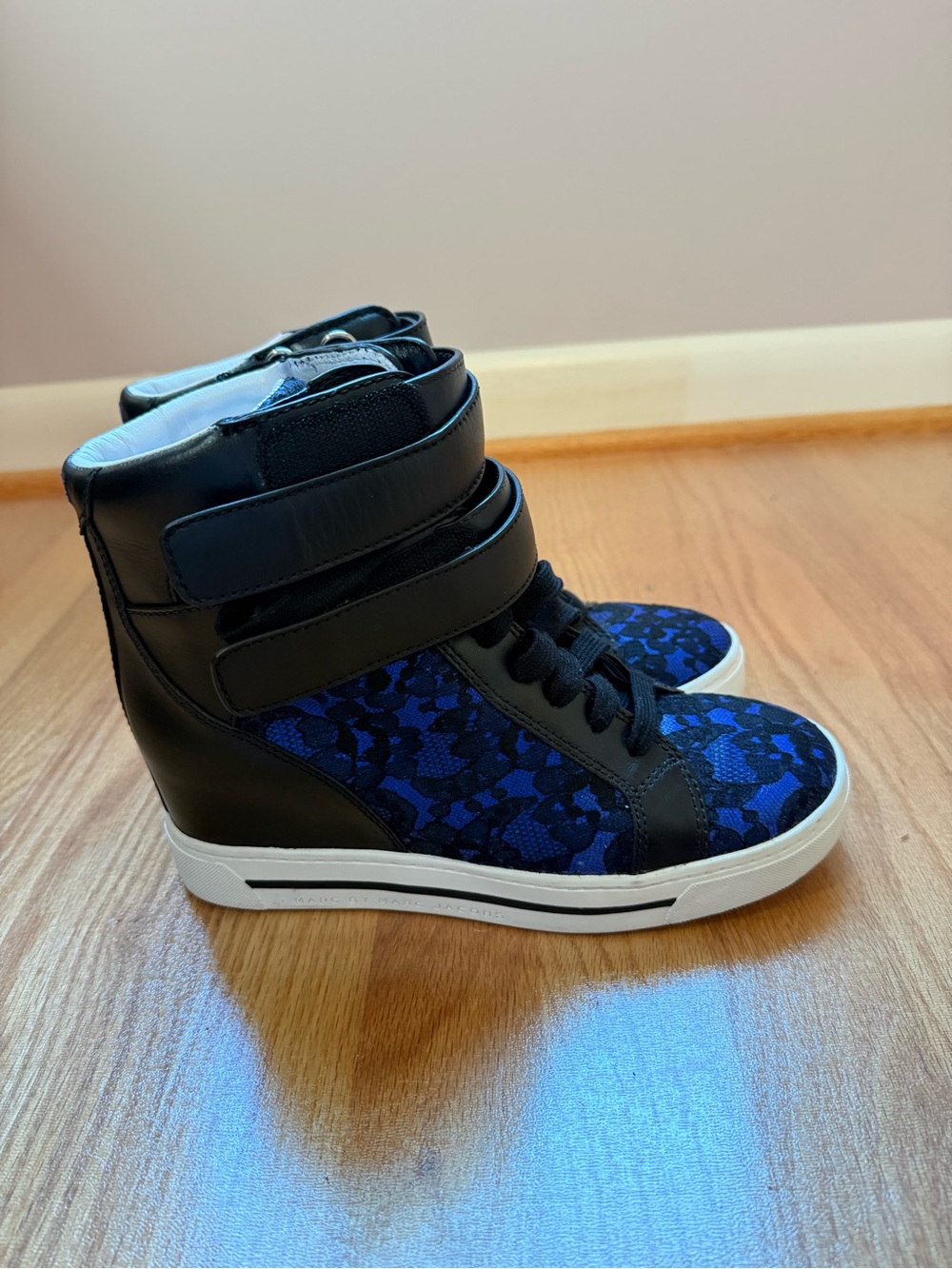 RARE Marc by Marc Jacobs Vintage Black & Blue Lace High-Top Sneakers with Straps - Picture 4 of 9